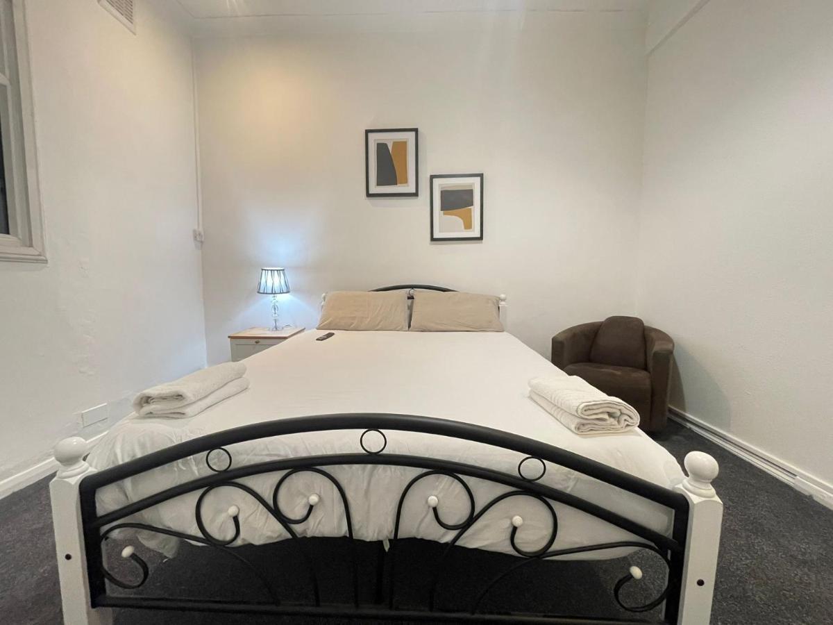 Private Double Room In Stratford ลอนดอน ภายนอก รูปภาพ