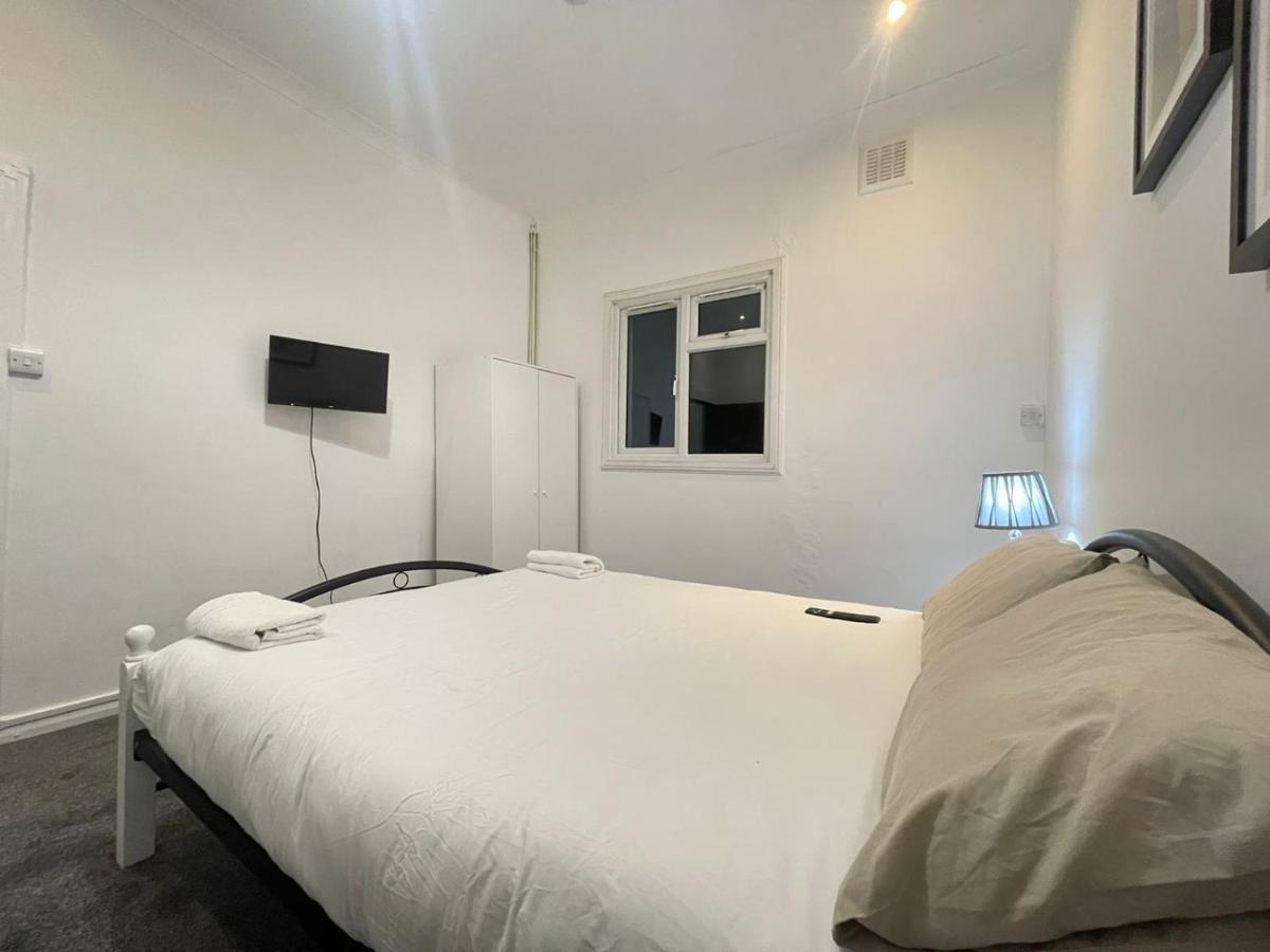 Private Double Room In Stratford ลอนดอน ภายนอก รูปภาพ